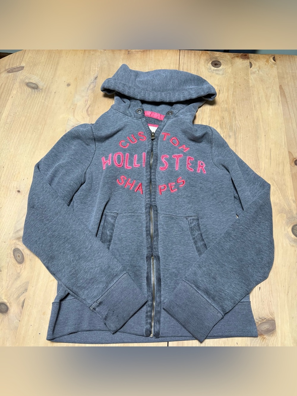 Y2K Men’s Hollister Gray Zip Hoodie with Pink Logo Lettering